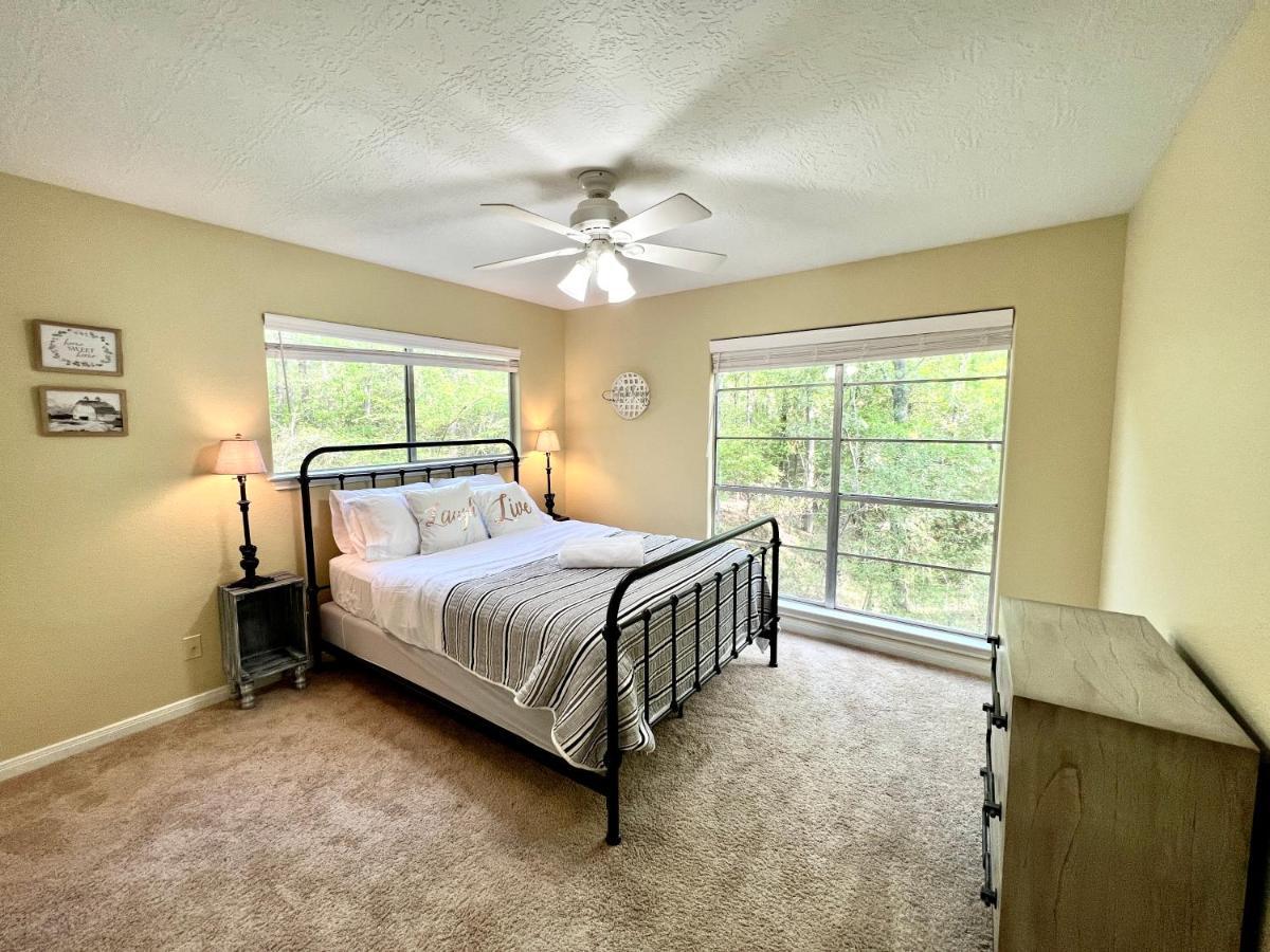 2 Bdrm Treehouse Hideout- Lake Conroe With Boat Ramp มอนต์โกเมอรี ภายนอก รูปภาพ